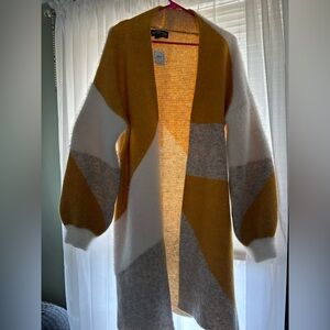 Oliver O Colorblock Open Front Cardigan
Oversized